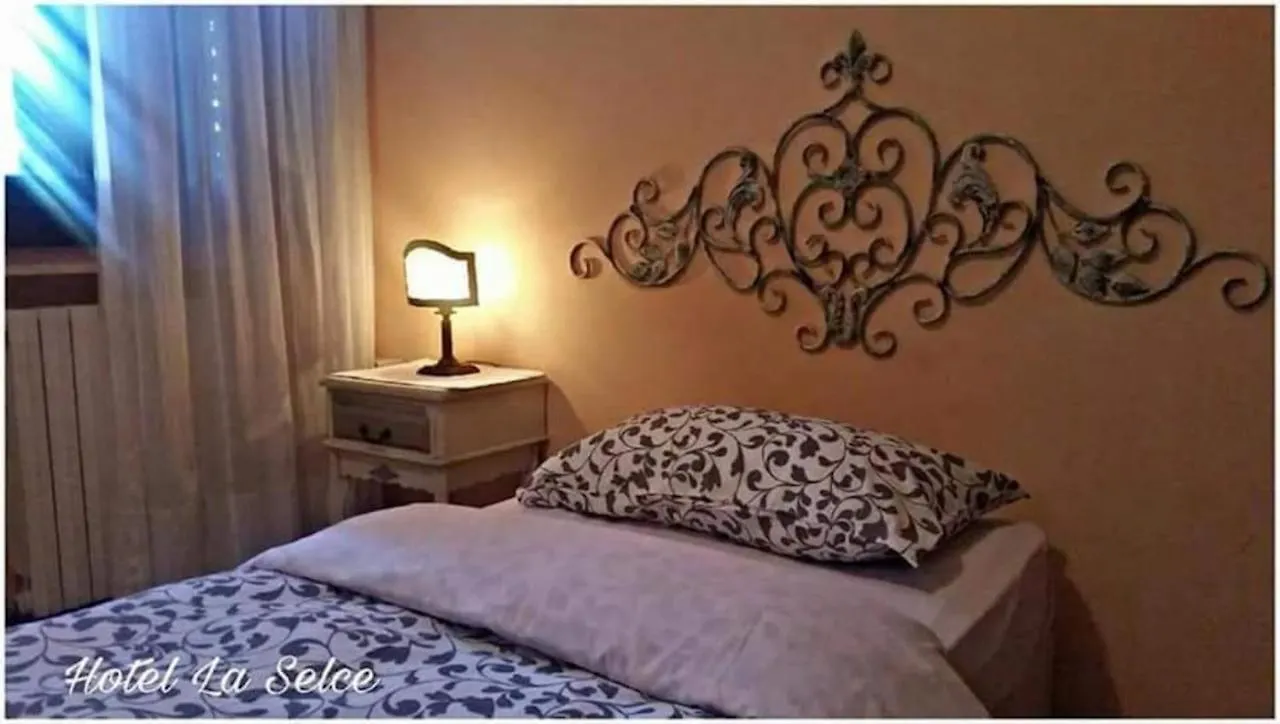 Hotel La Selce مونسيليسي 2*,