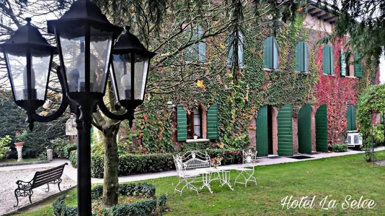 Hotel La Selce مونسيليسي